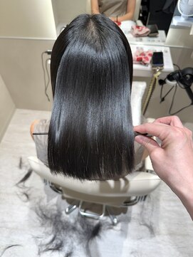 エレノア 四条烏丸店(Eleanor) 素髪からつくる艶やか美髪矯正○山地