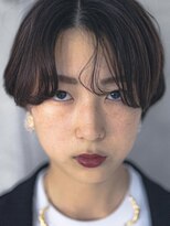 ニーイチイチ(211)&nbsp;似合わせカットイメチェン/前髪長めのショート/センター分けボブ