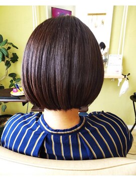 ヘアーライフイチゴイチエ(Hair Life 151A) コロンと丸みボブ