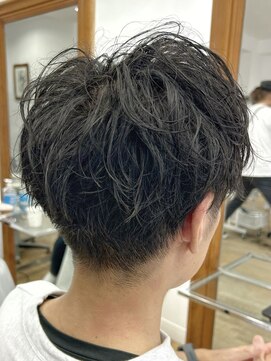 ヘッズ 本八幡店(HEADS) MEN'S HAIR  センターパート　ツイストスパイラル　コンマヘア