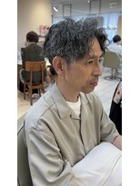 テトラ バイ ネオリーブ 横浜西口店(tetra by neolive)&nbsp;横浜★縦落ちツイストスパイラル無造作メンズパーマ