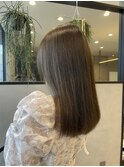 透明感オリーブベージュナチュラルストレートロブスタイル