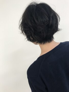 ジジ プラス デザイン(GIGI+design) ショートボブ根本パーマ