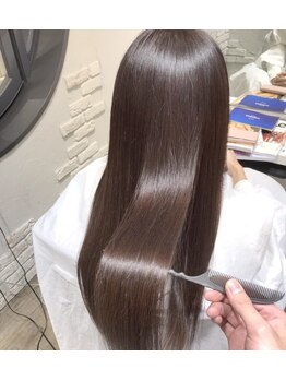 アグラン 梅田本店(a Gland)の写真/【大阪梅田】エイジングによるうねり・広がりを改善。芯から潤う柔らかな質感で手ぐしでまとまる艶髪へ。
