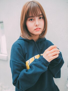 アデリタ(Adelita) ちょっと長めの内巻きボブ