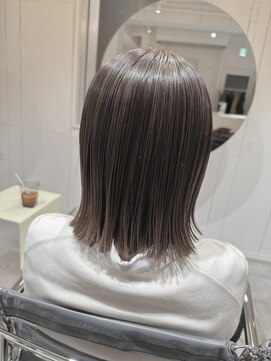 ストレータ バイ マリオ(Strata by mario) 【mami】切りっぱなしボブ×ハイライトグラデーション