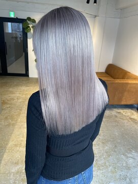 メリー オオサカ(Merly Osaka) 真っ白でも髪質は綺麗なまま!_silky white ash_