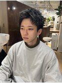 黒髪スパイキーショート襟足ありメンズヘアアップバング