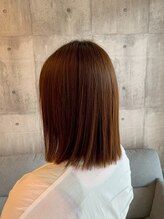 【上品な色味が長持ち】ダメージを最小限に抑え、艶やかに仕上げる大人女性のための白髪カバーカラー