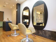 トランスフォーム ヘアー(TRANSFORM hair)の雰囲気（広々とした店内ではお子様同伴もOK☆）