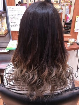 カルフール ロコ 草加西口店(Carrefour LOCO) 外国人風シルバーアッシュグラデーション