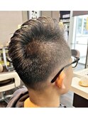 メンズカット黒髪暗髪スキンフェードモヒカン