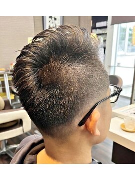 エノモト(ENOMOTO) メンズカット黒髪暗髪スキンフェードモヒカン