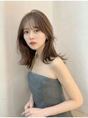 ミディアム　レイヤーカット　ベージュ　グレージュ　ハイライト