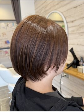 シーン(SeeN.) 艶カラー×丸みショート