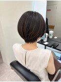 艶ブラウンの丸みショートボブ