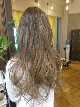 ウノプリール 京橋店(uno pulir) ロングホワイトパールアッシュ