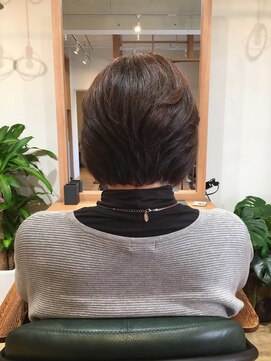 ツリー ヘア アイズ デザイン(tree hair I's design) 前下がりボブ