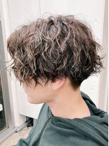 バイフィフス 原宿/表参道(by fifth)&nbsp;センターパートツイストスパイラルパーマツイストパーマ刈り上げ