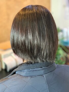 アークスヘアー ミントアッシュ★暗髪×大人かわいい前下がりナチュラルショート