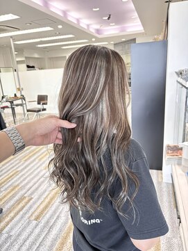 アフューズバイストゥー(Vfuse by StueW) ベースを暗くさせ過ぎたくない方にオススメなハイライト[倉敷]