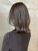 セル(CELL) グレージュカラー　レイヤー　　鎖骨ミディアム　外ハネミディ