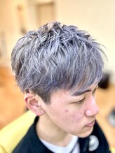 アルチザン(ARTISAN) 【ブリーチONカラー】ツーブロショート×シルバーグレー