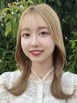 ティア(Tia.) くびれヘア/外ハネ/セミロング/シースルーバング/ブロンド