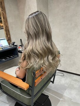 サニー 渋谷(SUNNY) バレイヤージュ、ハイライト、レイヤーロング、グレーベージュ