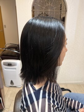ダーハラ(Dar hara51) 【50代の品格】ペタンコ回避!ふんわり外ハネミディ