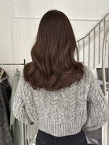カミエ(kamie)&nbsp;透明感あるブラウンのセミロング、艶髪に仕上げる