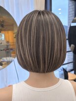 キリ 逗子(kiri)&nbsp;逗子葉山ショートミニボブケアブリーチ白髪ぼかしハイライトM256