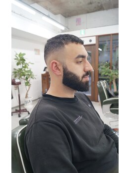 バーバーカリミチ(Barber karimichi)の写真/第一印象を決める眉・ヒゲをプロがデザイン。barberならではの精密なカットとシェービングで清潔感アップ。