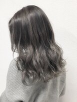 イール(iIIL)&nbsp;【iIIL hair lounge】スモーキーアッシュ　ラフカール