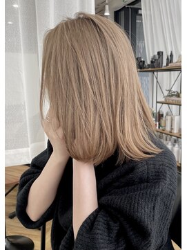 アンユージュアル(unusual) ミルクティーベージュ/ケアブリーチ/レイヤーカット/アッシュ