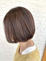 ラウレア(Laule'a) 白髪を活かしてナチュラルハイライトボブ