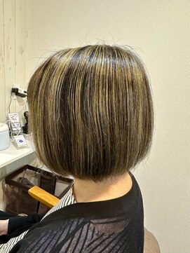 アイリス(Iris) 極細ハイライトで白髪ぼかし