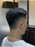 フェードカット、サイドパート、スキンフェード