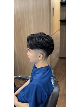 ゴッド(GOD) パーマ×スキンフェード