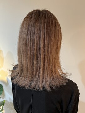 サーティーン(THIRTEEN) 細かいハイライトで透明感