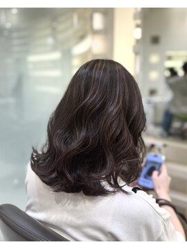 エン(en.) 大人グレージュハイライトボブ