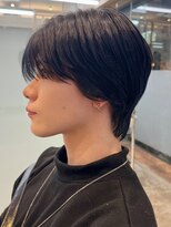 ソラ 広尾店(SORA)&nbsp;ナチュラルウルフ韓国風ヘアセンターパート暗染めメンズショート