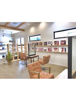 親しみやすいスタッフが迎えてくれる、落ち着いた雰囲気でサロンタイムをお過ごし頂けます☆