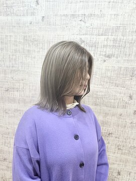 ララ(LALA) 極細ハイライト×切りっぱなしボブ