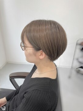 ノア(Noa) 丸みショート/グレーアッシュ