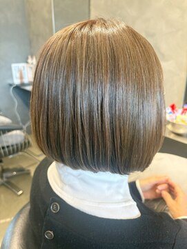 ユウシヘアー(Yushi Hair) 前下りボブ。