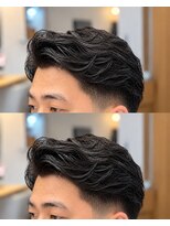 ゼロスバーバー(0's BARBER SHOP)&nbsp;束感黒髪ナチュラルパーマ人気流行毛流れメンズ