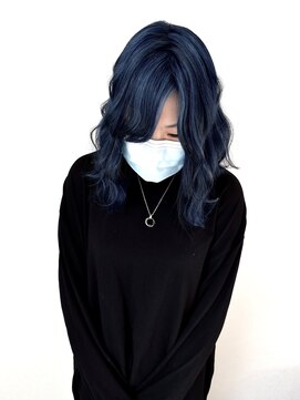 ヘアー キュート(hair CUtE) ネイビーブルーな髪色が涼しげなミディアム!