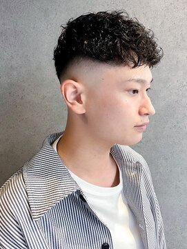 フジヤマバーバーショップ アジト(FUJIYAMA BARBER SHOP ajito) ヘルシーマッシュスキンフェード【田中美旺】b622