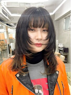 スー 渋谷(suu) 裾カラーベージュレイヤーウルフカットケアブリーチダブルカラー